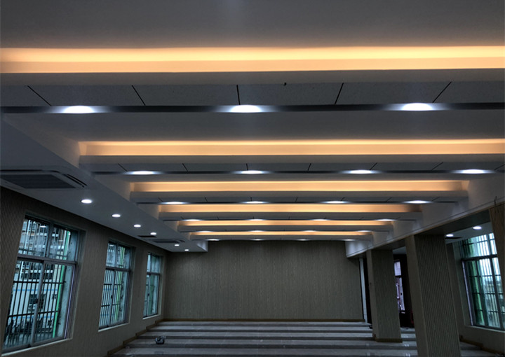 案例：?？谑协偵脚实ばW(xué)多功能廳裝修實(shí)景圖集